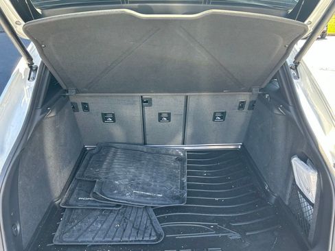 Certified 2026 Porsche Macan image 32