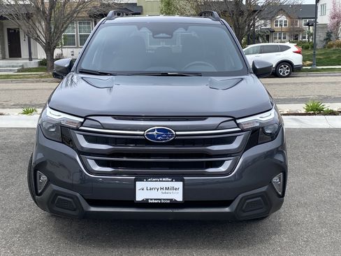 Used 2025 Subaru Forester Premium w/ Convenience Package #1 AWD/4WD image 9