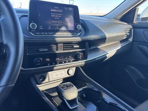 Used 2025 Nissan Rogue SV image 7