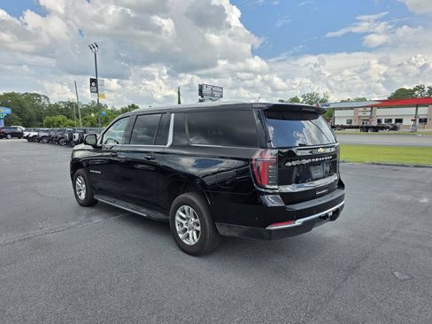 Used 2025 Chevrolet Suburban LT AWD/4WD image 3