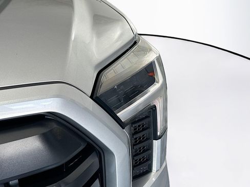 Used 2022 Toyota Tundra SR5 w/ Convenience Package image 9