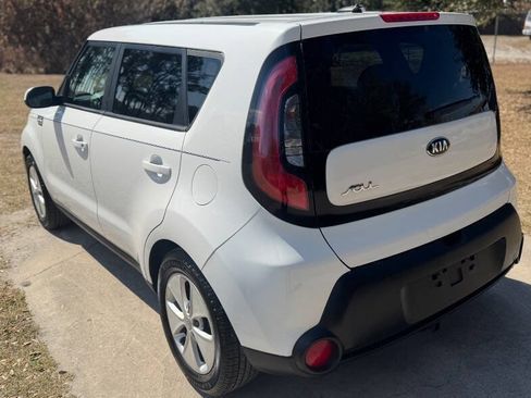 Used 2016 Kia Soul FWD image 4