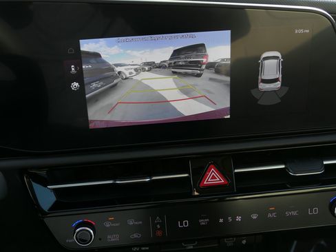 Used 2025 Kia Niro EX Touring image 17