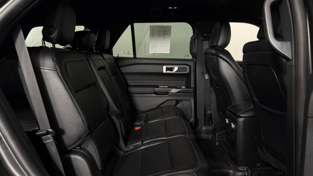 Used 2020 Ford Explorer XLT w/ Equipment Group 202A AWD/4WD image 29