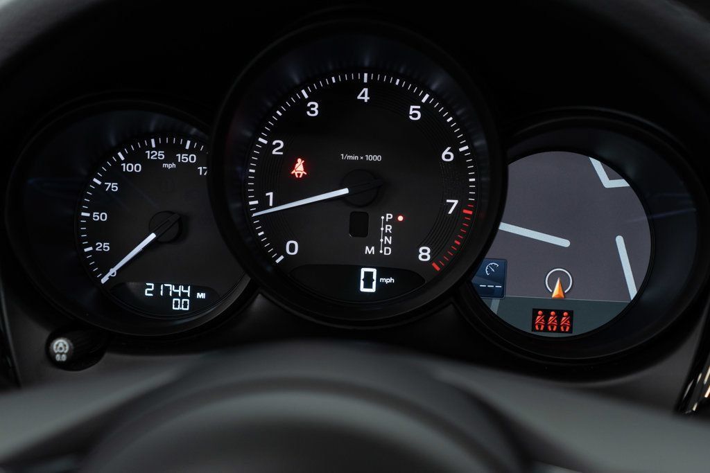 Used 2024 Porsche Macan AWD/4WD image 18