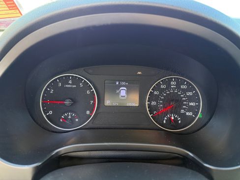 Used 2023 Kia Seltos LX image 11