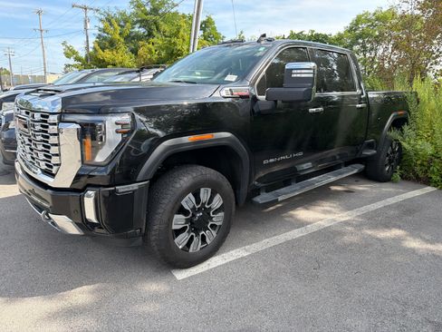 Used 2024 GMC Sierra 2500 Denali w/ Denali Reserve Package AWD/4WD image 10