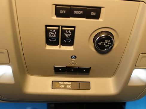 Used 2019 Chevrolet Suburban Premier AWD/4WD image 31