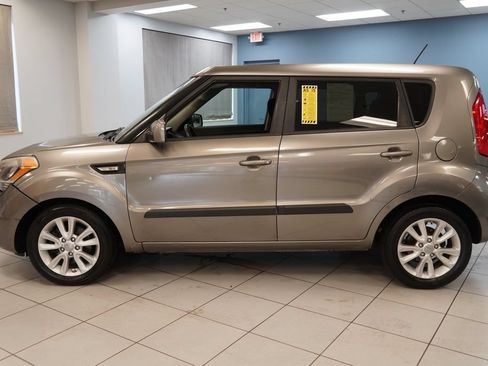 Used 2013 Kia Soul FWD image 2