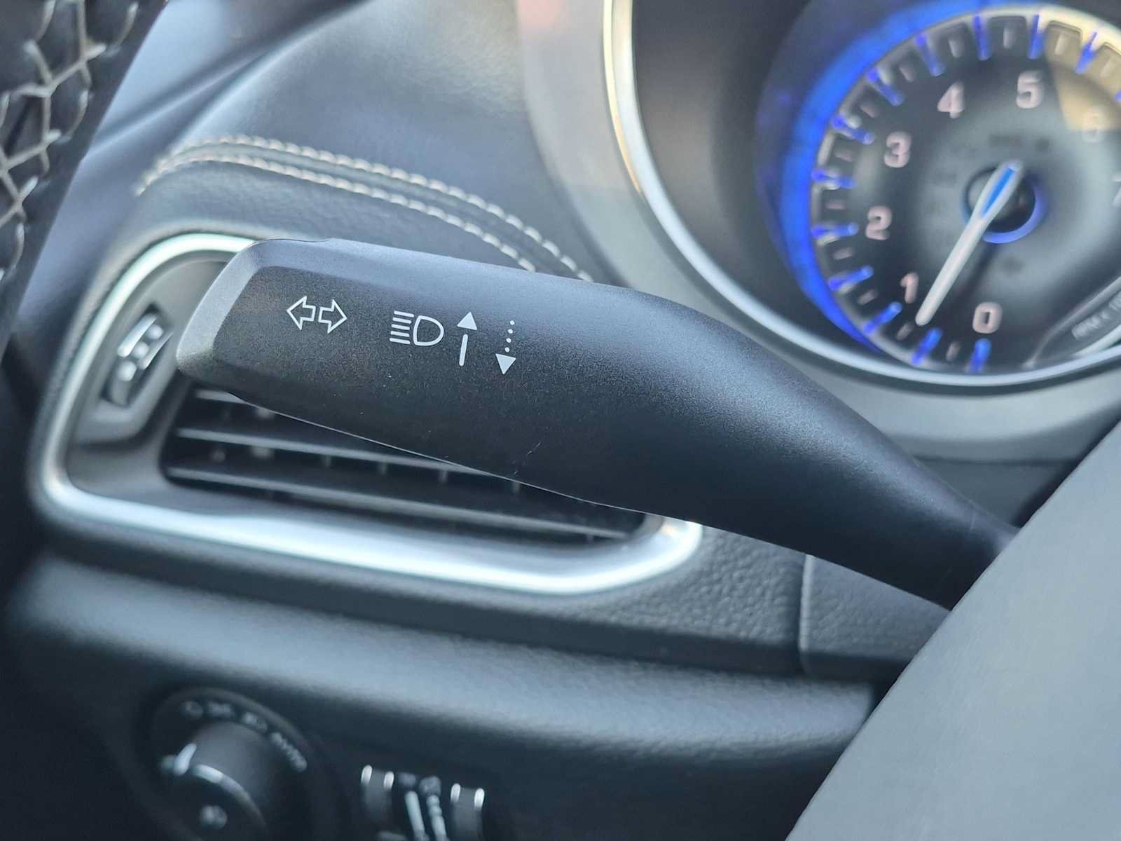 Used 2025 Chrysler Pacifica Limited FWD image 28