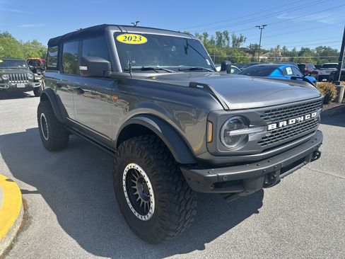 Used 2023 Ford Bronco Badlands image 5
