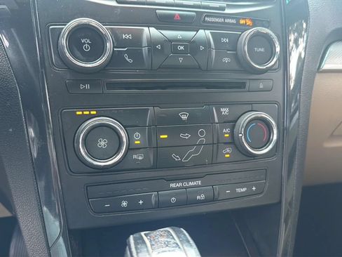 Used 2016 Ford Explorer XLT AWD/4WD image 26