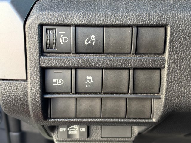 Used 2025 Toyota Tacoma SR5 AWD/4WD image 18
