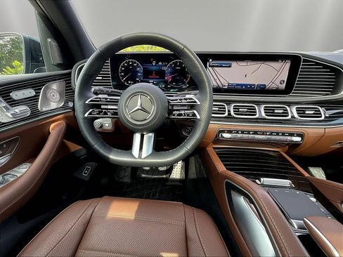 Certified 2025 Mercedes-Benz GLS 580 4MATIC image 10