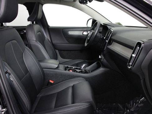 Used 2025 Volvo XC40 B5 Plus AWD/4WD image 29