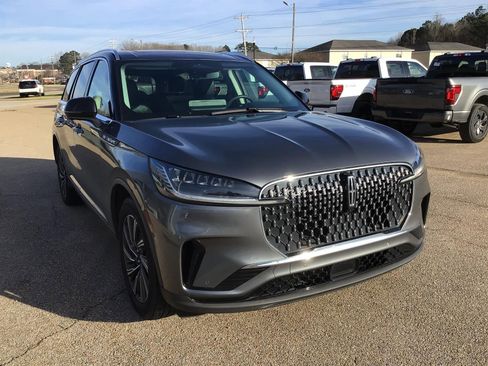 Used 2025 Lincoln Aviator AWD image 6