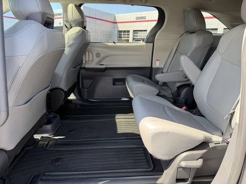 Certified 2024 Toyota Sienna XLE w/ XLE Plus Package FWD image 7