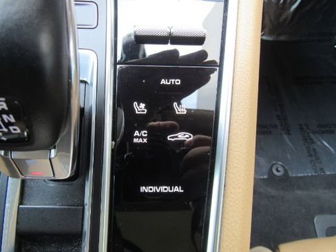 Used 2019 Porsche Panamera 4 image 48