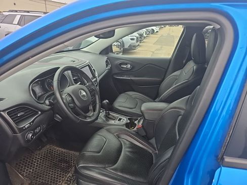 Used 2019 Jeep Cherokee Trailhawk AWD/4WD image 15