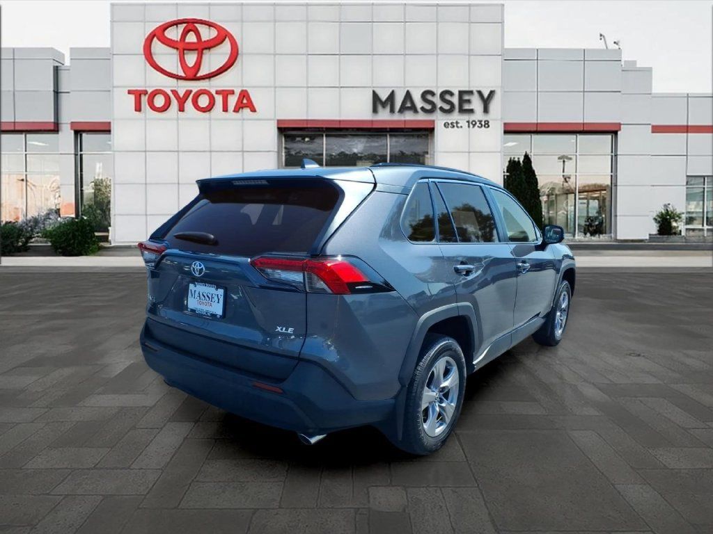 Used 2024 Toyota RAV4 XLE w/ Convenience Package FWD image 3