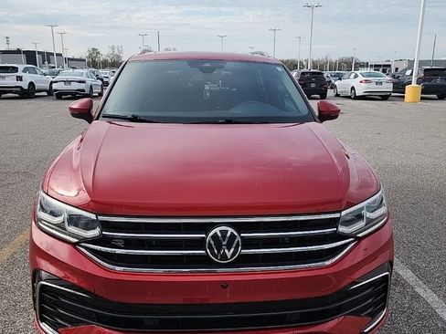 Used 2024 Volkswagen Tiguan SEL R-Line image 2