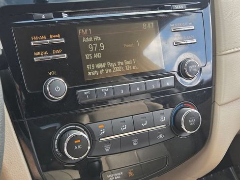 Used 2017 Nissan Rogue S FWD image 25