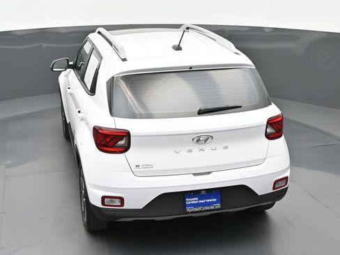 Certified 2024 Hyundai Venue SEL FWD image 32