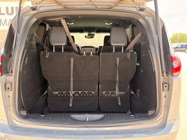 Certified 2025 Chrysler Pacifica Select FWD image 19