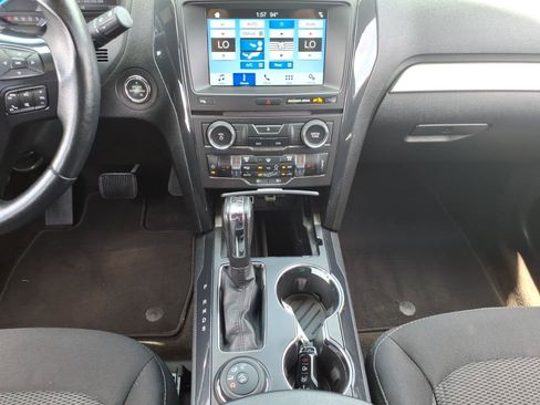 Used 2017 Ford Explorer XLT w/ Equipment Group 201A AWD/4WD image 14