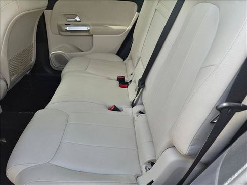 Used 2022 Mercedes-Benz GLB 250 4MATIC image 19