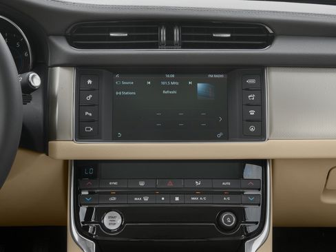 Used 2016 Jaguar XF Premium image 60