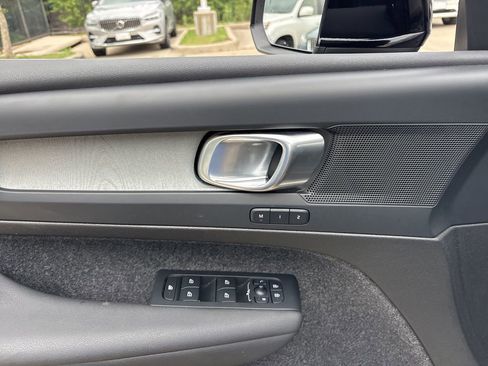 Used 2025 Volvo XC40 B5 Plus image 16