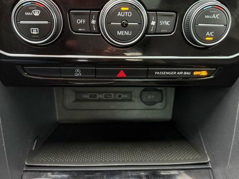 Used 2020 Volkswagen Atlas Cross Sport SEL Premium image 19