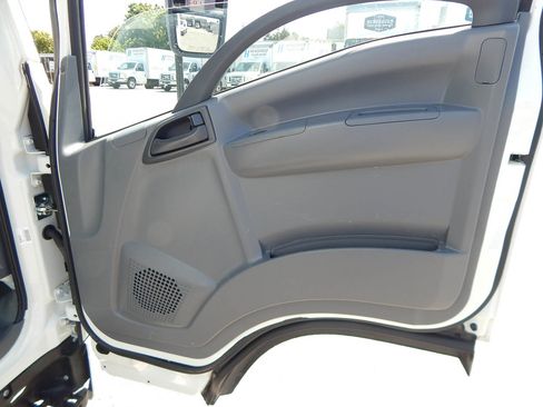 Used 2021 Isuzu NPR image 21