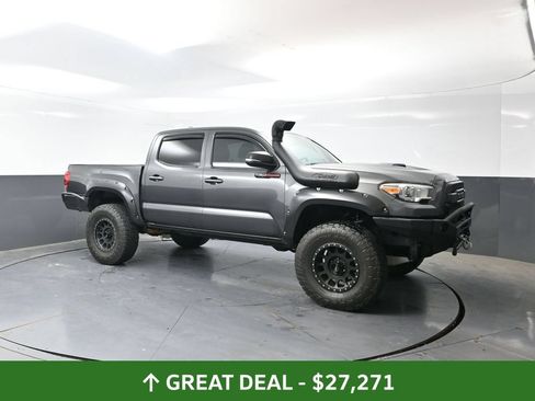 Used 2016 Toyota Tacoma TRD Sport w/ Towing Package AWD/4WD image 3
