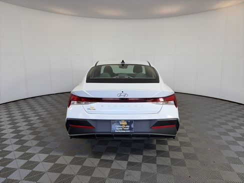 Used 2024 Hyundai Elantra SEL FWD image 4