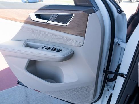 New 2026 Volkswagen Atlas SE image 25