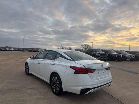 Used 2023 Nissan Altima 2.5 SV w/ SV Premium Package image 17