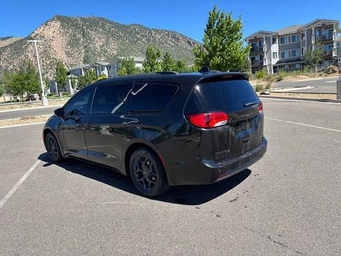 Used 2018 Chrysler Pacifica Touring-L Plus w/ S Appearance Package FWD image 5