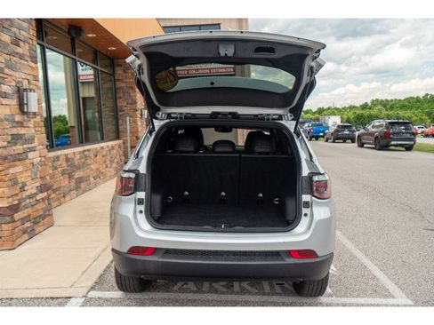 Used 2025 Jeep Compass Latitude AWD/4WD image 26