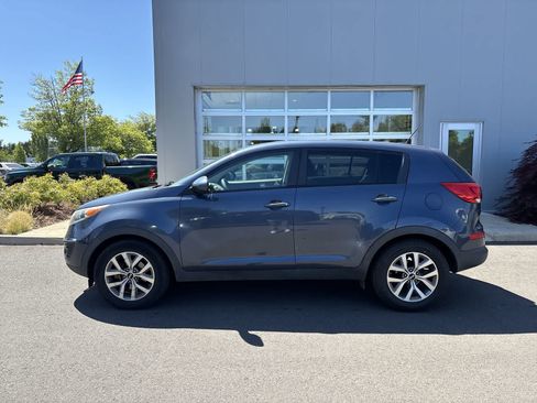 Used 2016 Kia Sportage LX FWD image 2