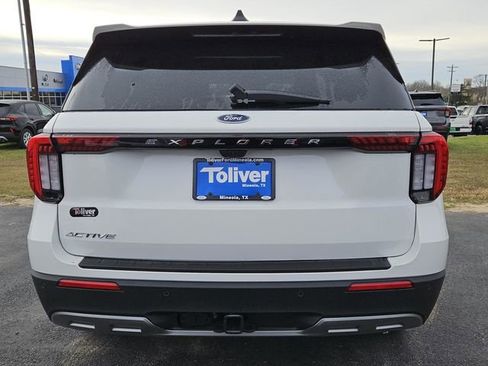 New 2026 Ford Explorer Active w/ Active Comfort Package image 8