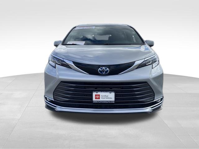 Certified 2025 Toyota Sienna Limited AWD/4WD image 31