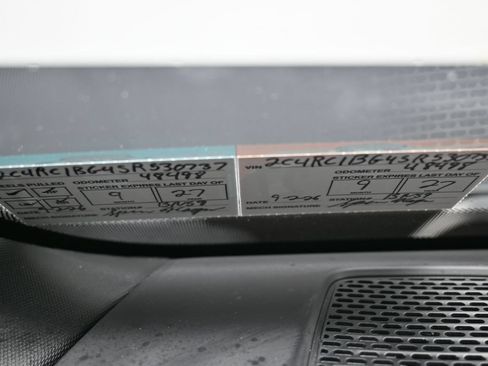 Used 2025 Chrysler Pacifica Select FWD image 8