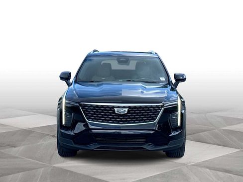 Used 2024 Cadillac XT4 Premium Luxury w/ Technology Package FWD image 3