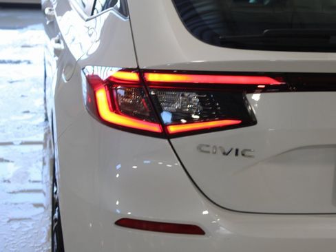 Used 2024 Honda Civic EX-L image 39