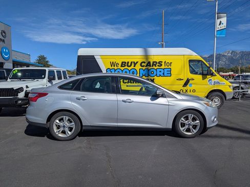 Used 2013 Ford Focus SE FWD image 2