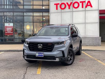 Used 2025 Honda Pilot TrailSport