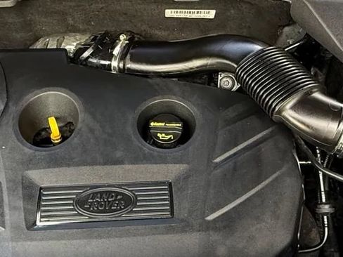 Used 2016 Land Rover Discovery Sport SE image 16