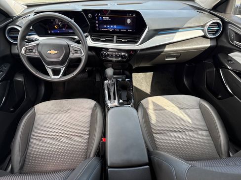 Used 2025 Chevrolet Trax LT w/ Driver Confidence Package FWD image 12